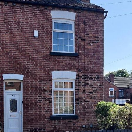 Victorian Semi Detached House Behind The High Street Villa Newton-le-Willows Eksteriør billede