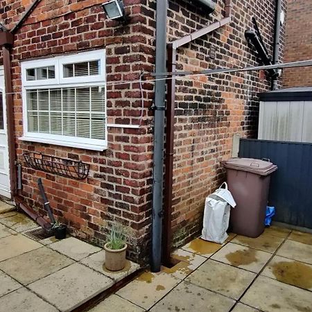 Victorian Semi Detached House Behind The High Street Villa Newton-le-Willows Eksteriør billede