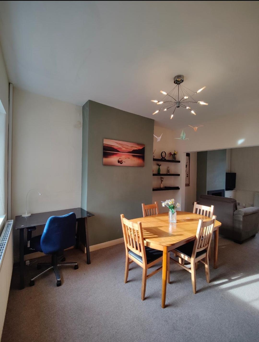 Victorian Semi Detached House Behind The High Street Villa Newton-le-Willows Eksteriør billede
