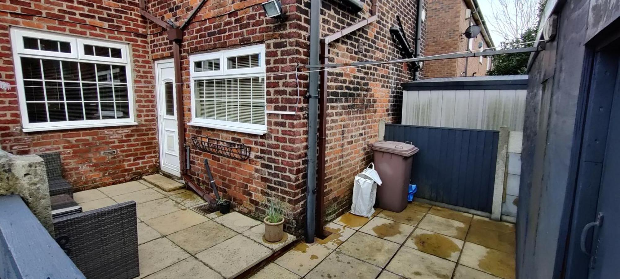 Victorian Semi Detached House Behind The High Street Villa Newton-le-Willows Eksteriør billede